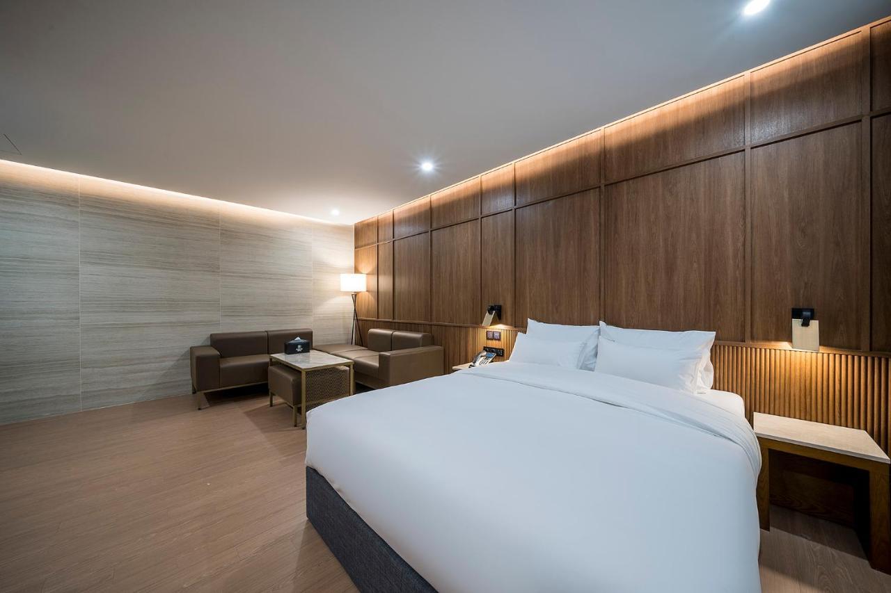 Brown Dot Hotel Pyeonghwa Plaza Mokpo Exterior photo